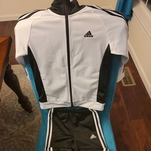 Kids Adidas blk/wht track suit sz 7